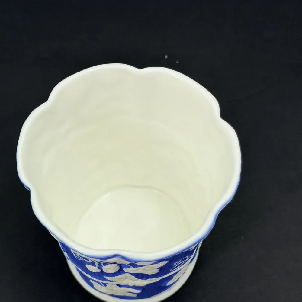 MMA Metropolitan Museum of Art Blue White Relief Ivy Vine Cachepot Planter Vase